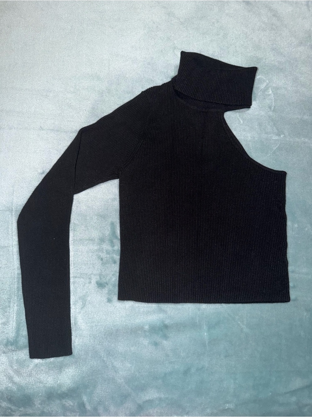 Women’s Black One-Shoulder Cropped Turtleneck Cutout Top